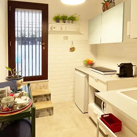 Casa Tina - One Bed With Kitchen, Private Bathroom & Free Wi-fii *